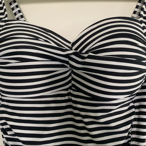 Nip Tuck Swim Striped Tummy Control One Piece Swimsuit Size 4 Small Twist Front - Picture 3 of 6